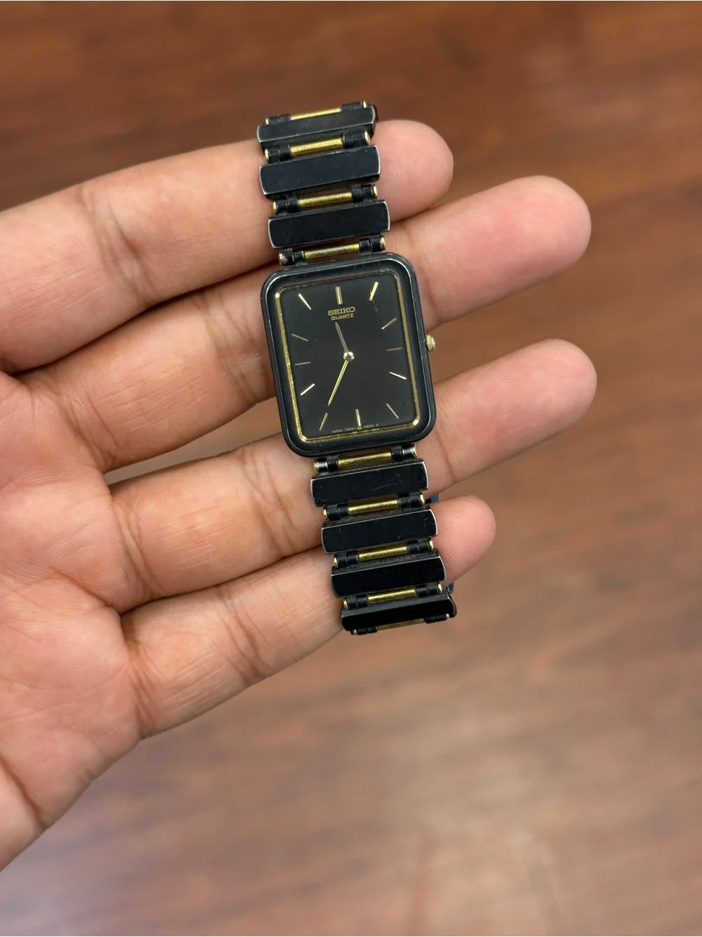 Seiko Vintage 1985 tank rare  Quartz Black & Gold Thin Watch unisex